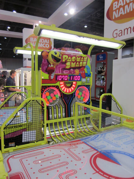 Pac-Man Smash Air Hockey