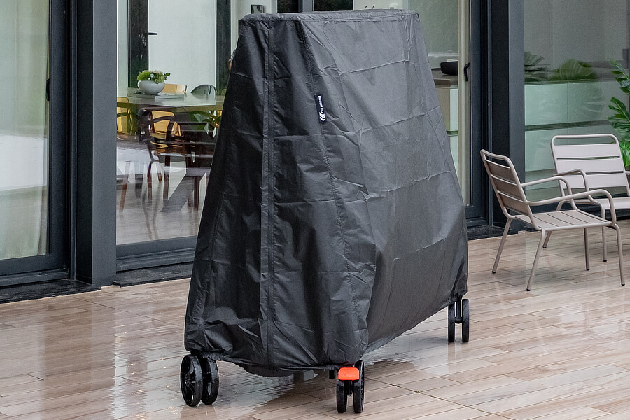 The Cornilleau Premium Polyester cover bottom corner detail.