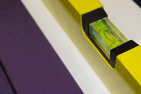 Levelling a pool table