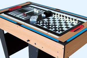 Playing chess on the BCE M4B-1F multi games table