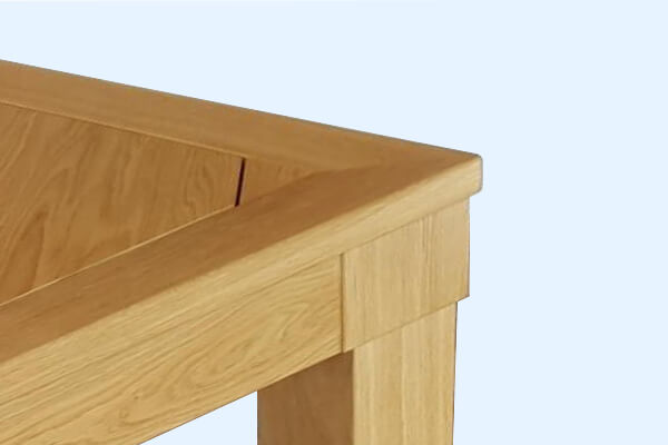 The cormer of a revolving pool table