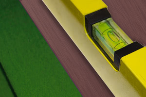 Using a spirit level to level the Houdini pool table