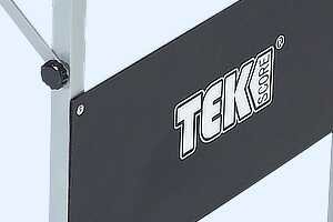 Leg locks on the Tekscore Compact table.
