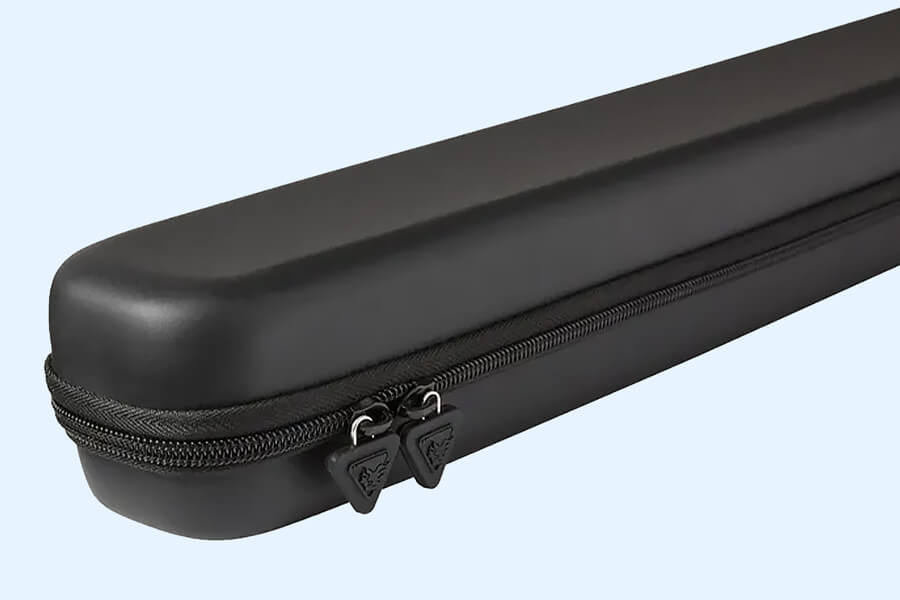 Peradon two piece Cue Case Svartur in black zip detail.