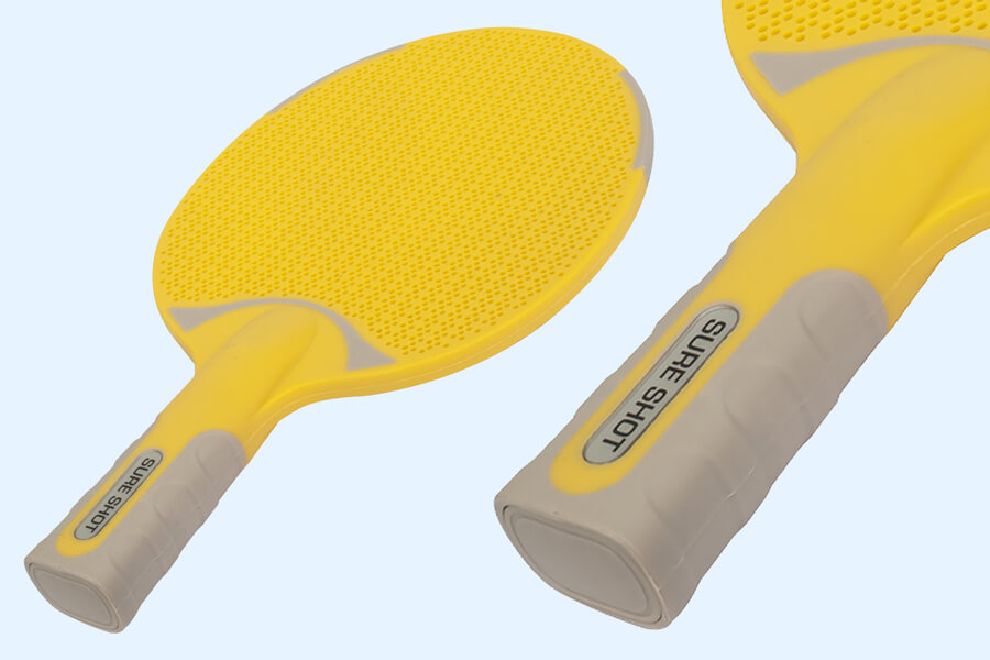 The Teq Pong outdoor set tennis table bats in 4 colours.