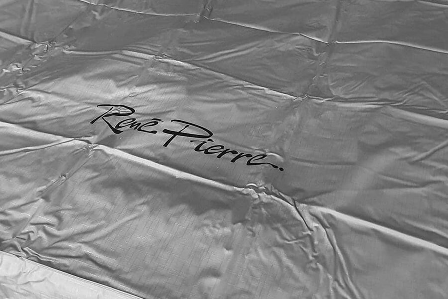 The Rene Pierre table cover close up.