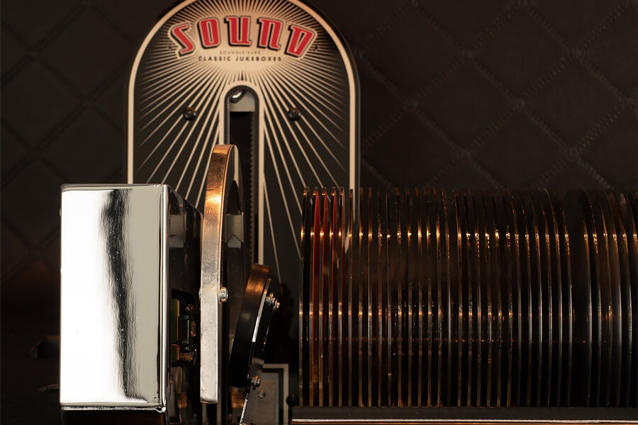 The Sound Leisure Streamliner rocket cd jukebox cd's mechanism.