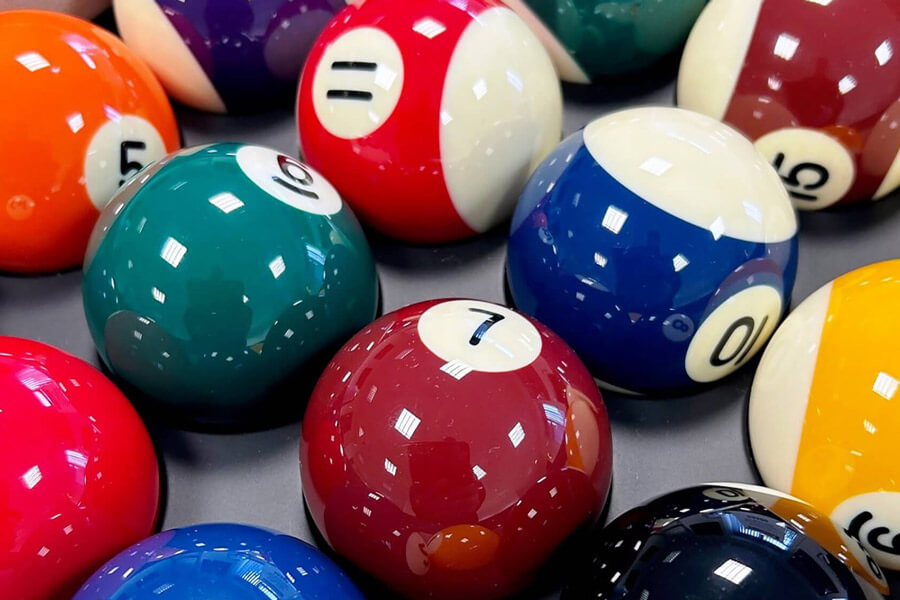 The Aramith 52.4mm Spots & Stripes balls.