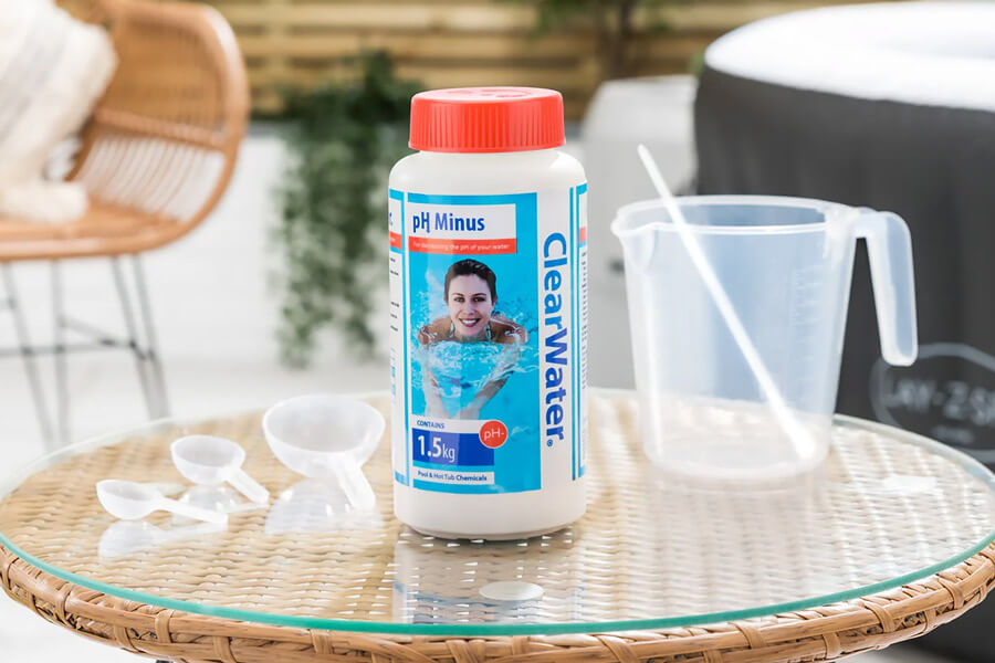 Lay-Z-Spa Clearwater 1.5kg Ph Decreaser Bottle & Utensils.