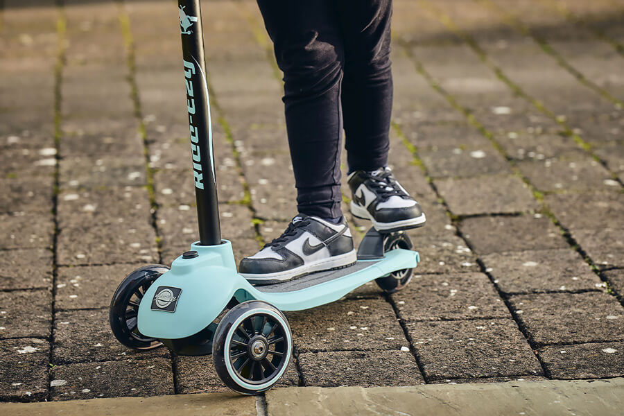 The Ride-ezy Kick 3-Wheel Scooter Bottom.