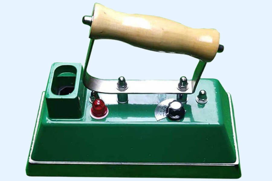 The billiard cloth table iron.