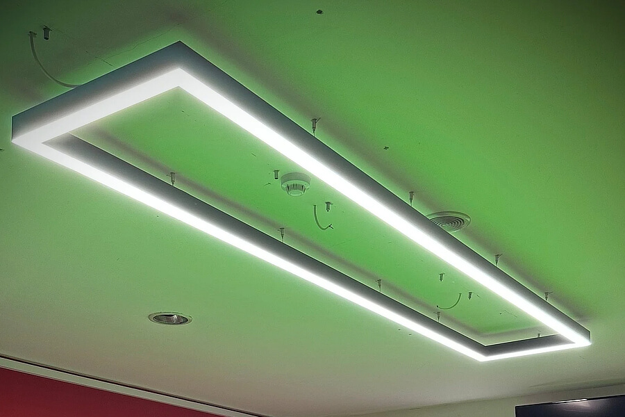 The 8 Ball Direct Halo 320 LED Snooker Table Light.