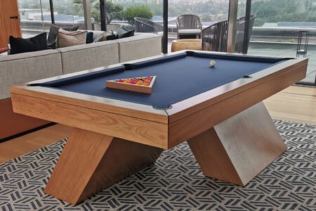 A Houdini luxury slate bed pool table.