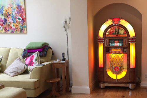 The Sound Leisure 1015 jukebox installed in a home.