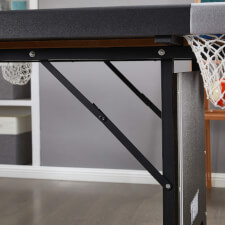 Safety locking struts on the legs.