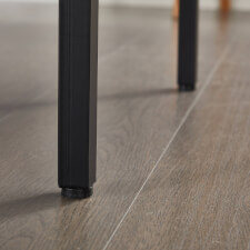 Adjustable levelling feet.