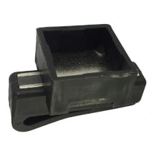 Magnetic cue chalk holder