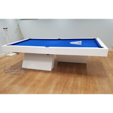 The Houdini in Gloss White with blue cloth