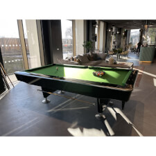 The LA Pro in black with green cloth.