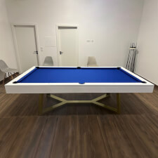 A Silverlight in white gloss with metal trim. 