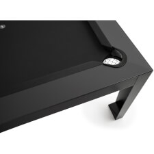 A detail of the Cubista in black.