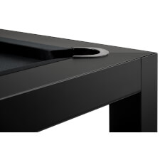 A detail of the Cubista in black.