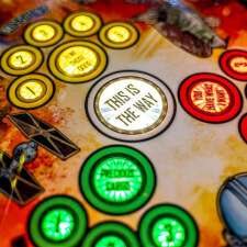 The Mandalorian Premium pinball artwork.