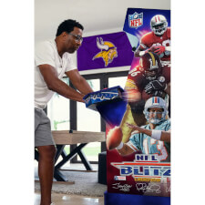 The NFL Blitz arcade played by Cris Carter.