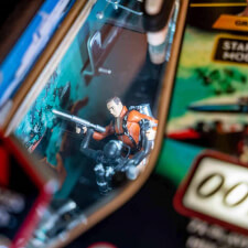 Stern James Bond 007 Pinball machine Premium pinball details.