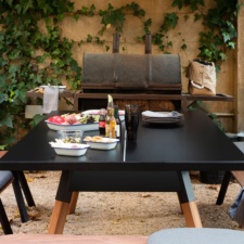 You and Me Tennis Table in Black.