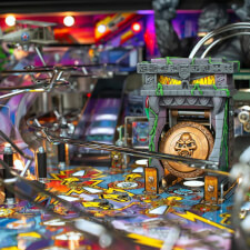 The Stern King Kong: Myth of Terror Island Premium Pinball Machine features.