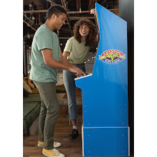 Arcade1Up Street Fighter II™ Big Blue Arcade inc. Stool & Riser