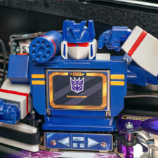 The Transformers: More Than Meets The Eye Premium Pinball Machine Artwork by Stern.