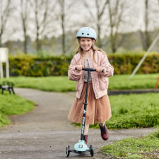 A Kid Using the Ride-ezy Hector Helmet.