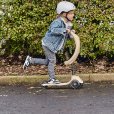 A Kid Using the Ride-ezy Hector Helmet.
