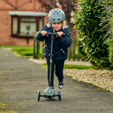 A Kid Using the Ride-ezy Hector Helmet.